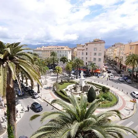 Apartment Plein Coeur: Historic Quarter With Beach Access