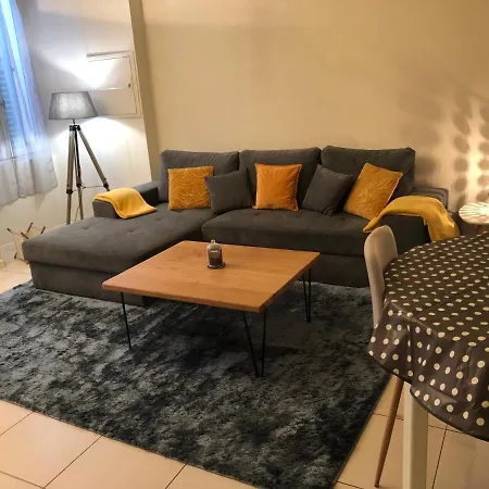 Apartment Plein Coeur: Historic Quarter With Beach Access