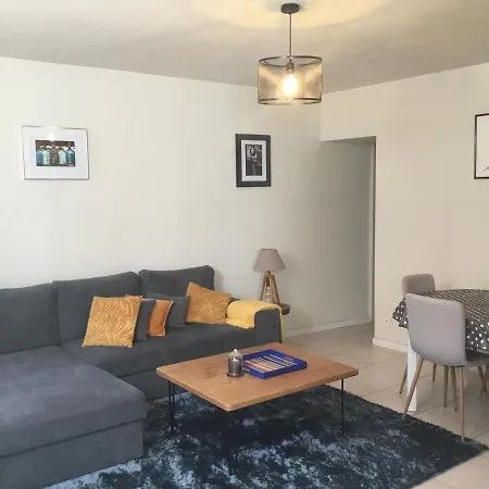 Apartment Plein Coeur: Historic Quarter With Beach Access