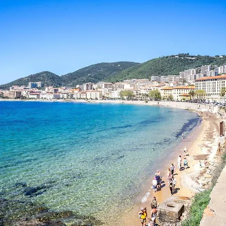 Plein Coeur: Historic Quarter With Beach Access Apartment *