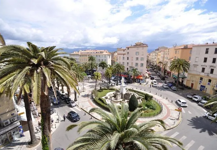 아파트 Plein Coeur Du Quartier Historique, Proche De Toutes Commodites, Bars, Restaurants, Port, Plage A 150m Grand F2 4 Couchages 58 M2 Climatise