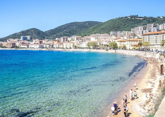 Quartier Historique Plein Coeur D Ajaccio Proche De Toutes Commodités Plage à 150m Grand F2 4 Couchages 56 M2 Apartamento *